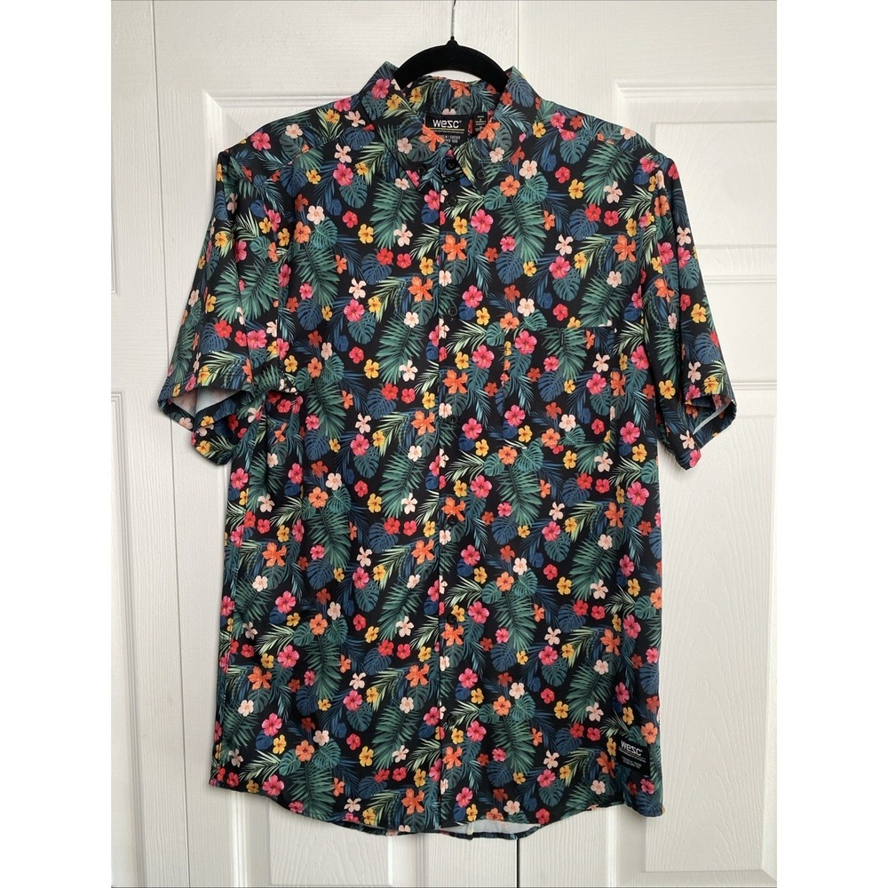 WESC Tropical Floral Button Down Shirt Mens Small Black Hibiscus Tropical Cruise